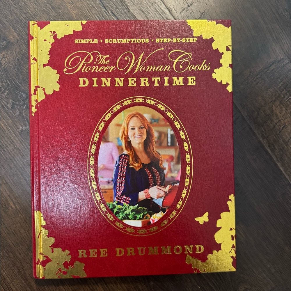 The Pioneer Woman Dinnertime Cookbook - Red and Gold